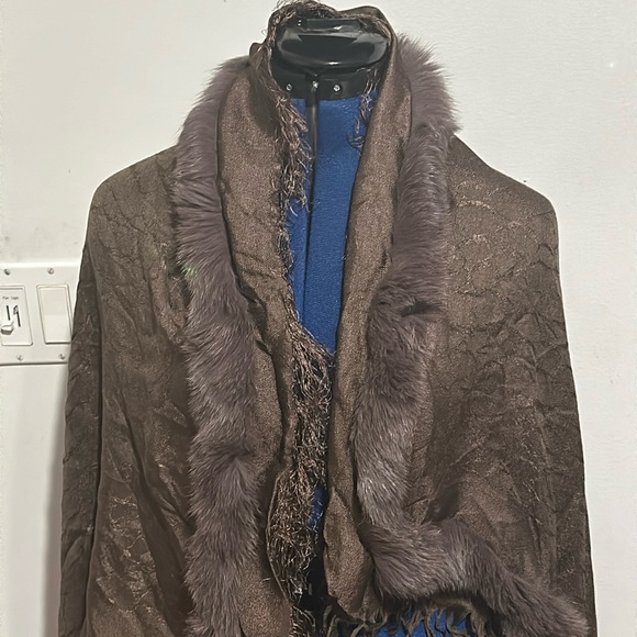 Gucci scart with fur - Picture 1 of 3